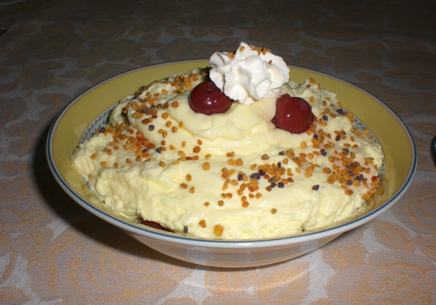 Zitronen-Eierlikör-Pudding mit Nusskrokant Rezept - ichkoche.at