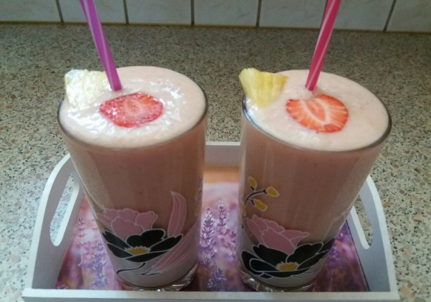 Ananas-Erdbeer Shake Rezept - ichkoche.at