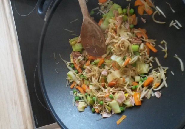 Buntes Wok-Gemüse mit Schinken Rezept - ichkoche