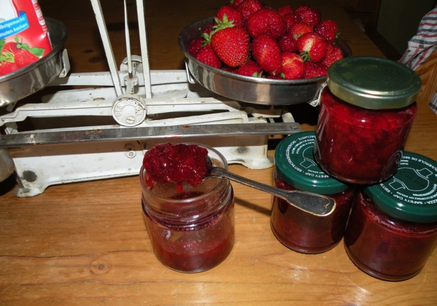 Erdbeermarmelade mit Kardamom und Vanille Rezept - ichkoche