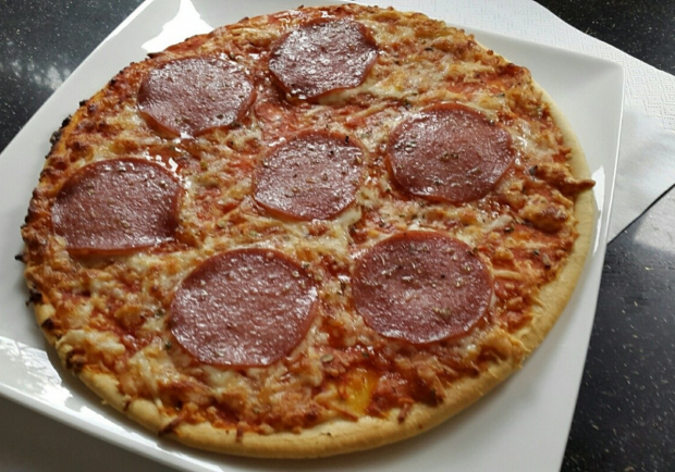 Pizza Salami Rezept - ichkoche.at