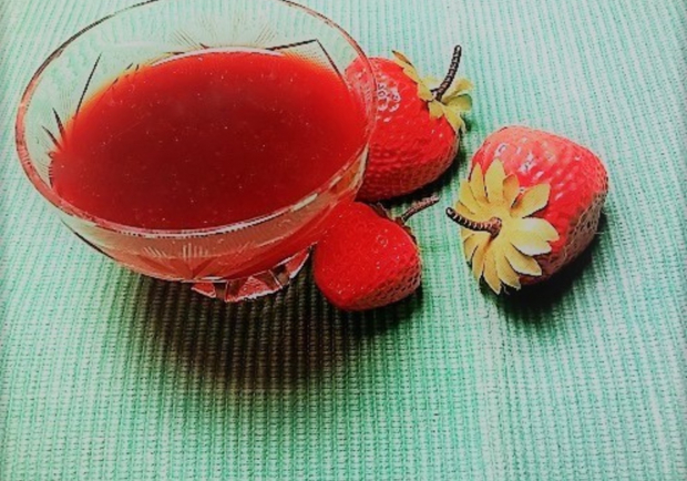 Fruchtiger Erdbeerlikör Rezept - ichkoche