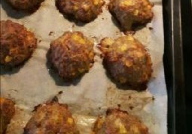 Fleischlaberl mit Käse und Mais aus dem Backrohr