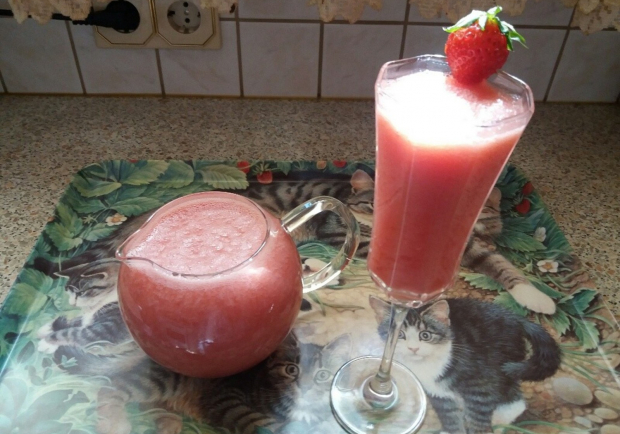 Erfrischender Erdbeer-Wassermelonen-Drink Rezept - ichkoche