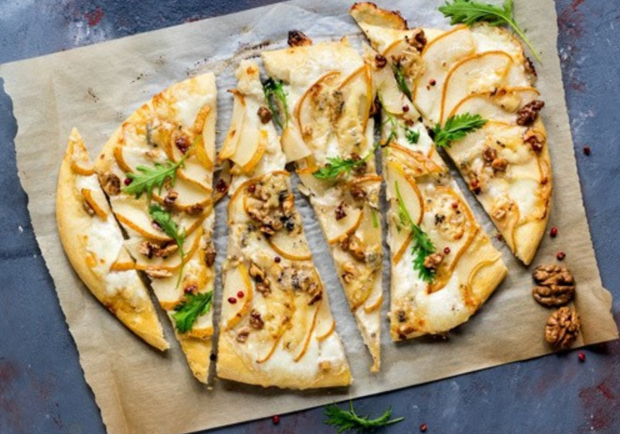 Pizza mit Birnen und Gorgonzola Rezept - ichkoche