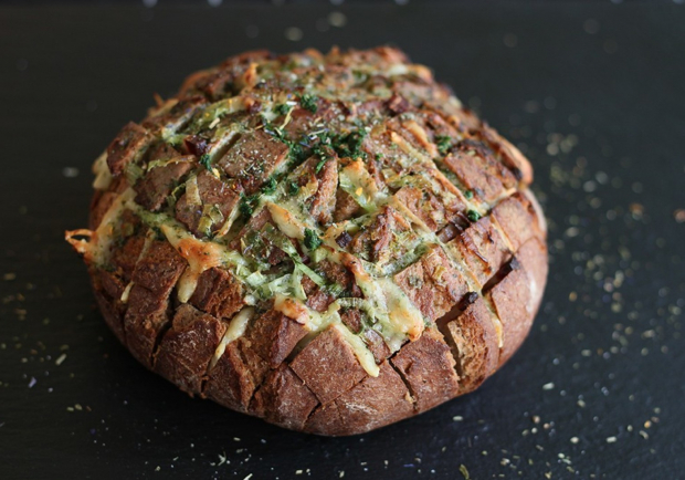 Zupfbrot mit Knoblauch Rezept - ichkoche.at