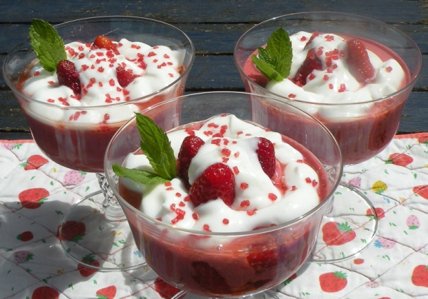 Erdbeer-Minze-Dessert Rezept - ichkoche.at