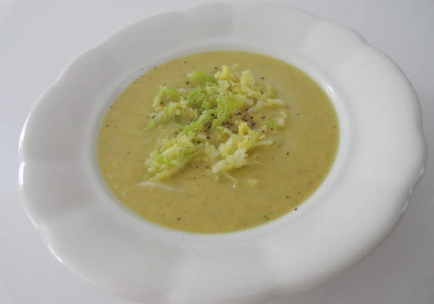 Wirsingsuppe mit Crème fraîche Rezept - ichkoche.at