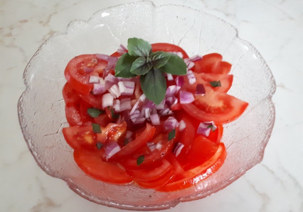 Einfacher Tomatensalat Rezept - ichkoche