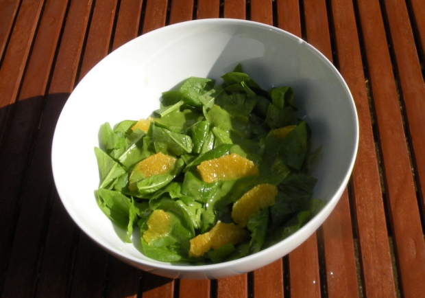Orangen-Spinatsalat mit grünem Dressing Rezept - ichkoche
