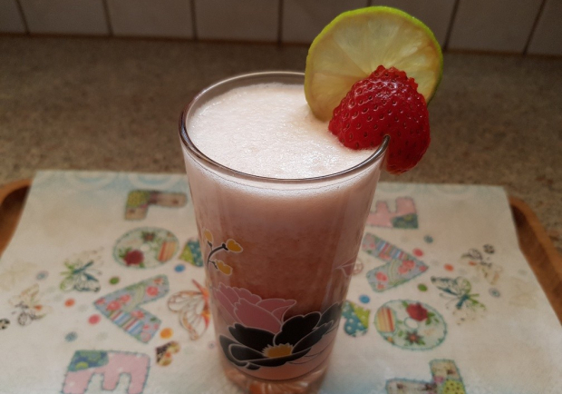 Rhabarber-Erdbeer-Drink Rezept - ichkoche.at