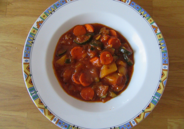 Erdäpfel-Zucchini-Gulasch mit Debreziner Rezept - ichkoche