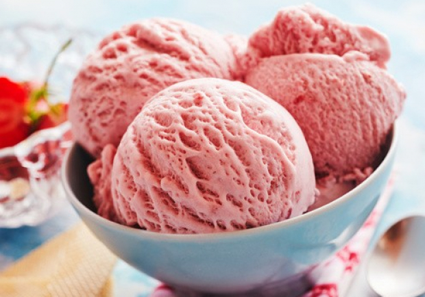 Erdbeer-Mascarpone-Eis Rezept - ichkoche.at