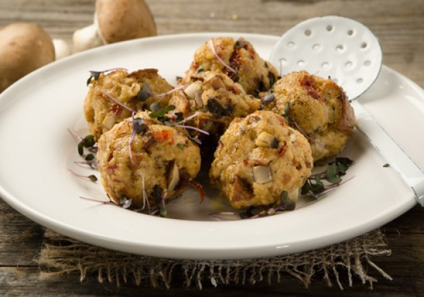 Gebratene Tomaten-Speck-Brotknödel Rezept - ichkoche.at