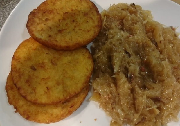 Knusprige Kartoffelpuffer mit selbstgemachtem Apfelkompott