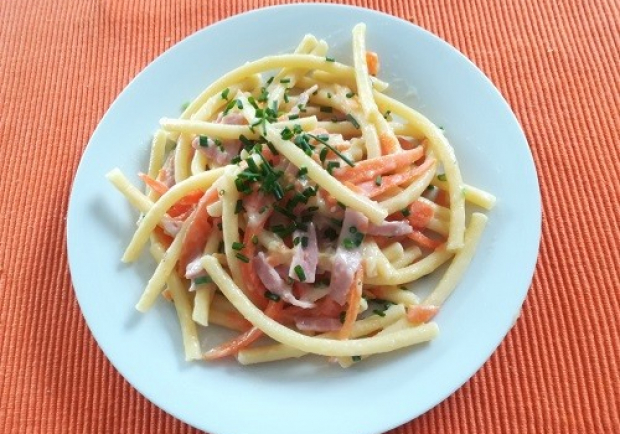 Nudeln mit Karotten und Schnittlauch Rezept - ichkoche.at