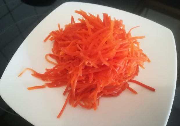 Salat aus geraspelten Karotten Rezept - ichkoche.at