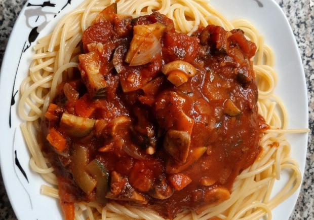 Spaghetti mit Gemüse Sugo Rezept - ichkoche.at