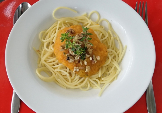 Spaghetti mit Karottensauce