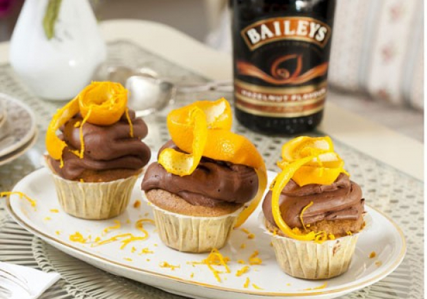 „Für die aufgeweckte Freundin” Baileys Hazelnut Flavour Cupcakes mit ...