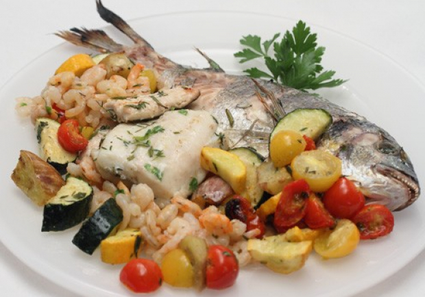 Fischplatte mit mediterranem Gemüse Rezept - ichkoche.at