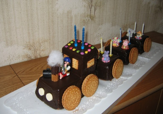 Eisenbahn-Torte Rezept - ichkoche.at