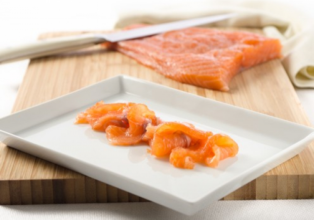 Lachs, gebeizt in Haselnussöl und Vanille Rezept - ichkoche.at