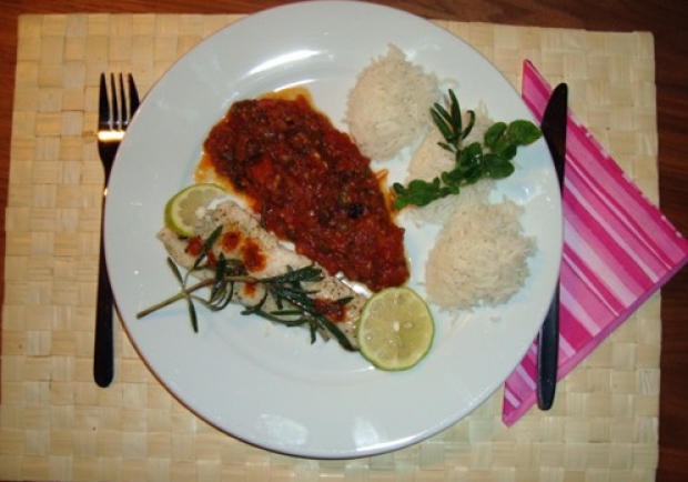 Zander in pikanter Tomaten-Kapern-Sauce Rezept - ichkoche.at