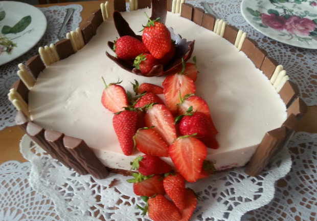 Erdbeer-Herz Torte - Rezept - ichkoche.at
