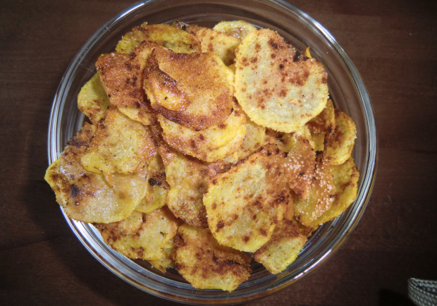 Paprikachips aus dem Backofen Rezept ichkoche.at Gesunde Kartoffelchips Rezept ichkoche.at