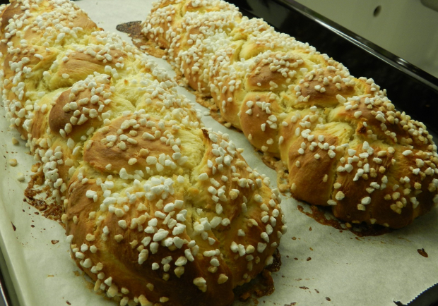 Süßer Striezel mit Zucker Rezept - ichkoche.at