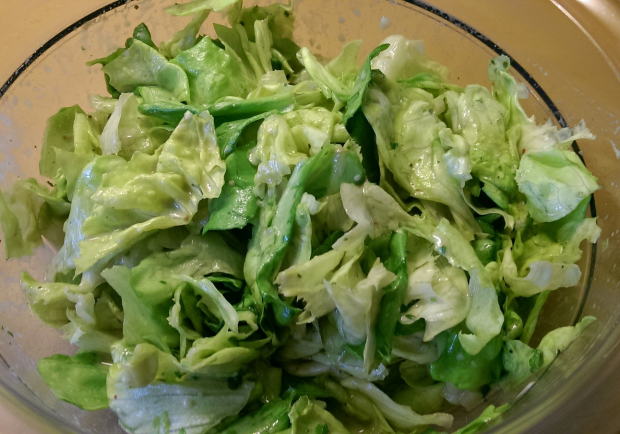 Gartensalat mit Kräuter-Honig-Senf-Vinaigrette Rezept - ichkoche.at