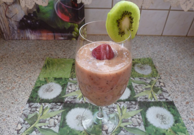 Erdbeer-Banane-Kiwi-Chia Smoothie Rezept - ichkoche