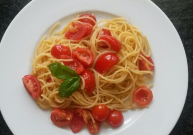 Spaghetti Mit Tomaten Und Knoblauch Rezept Ichkoche At