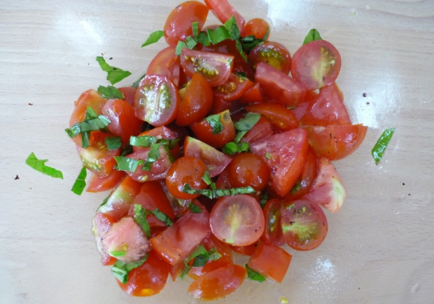 Tomatensalat mit Basilikum Rezept - ichkoche
