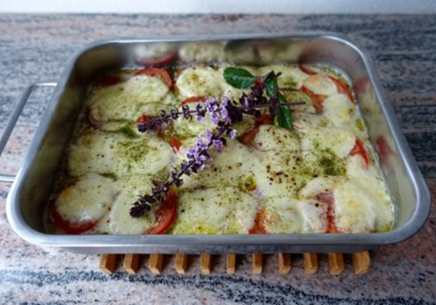 Überbackene Polenta mit Tomaten und Mozzarella - Rezept - ichkoche.at