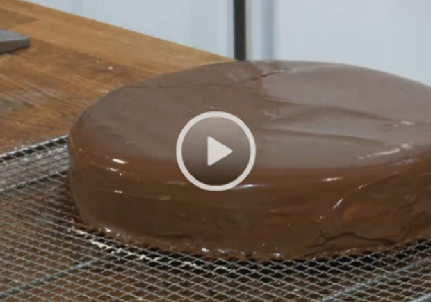 Video Torte Mit Marzipan Eindecken Und Glasieren Ichkoche At