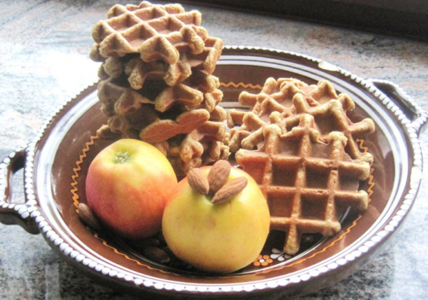 Waffeln mit Apfelmus und Mandeln Rezept - ichkoche Waffeln mit Apfelmus und Mandeln Rezept - ichkoche